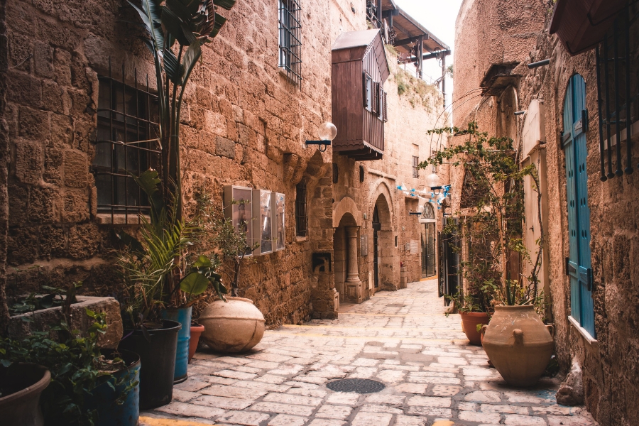 סמטה בעיר יפו.